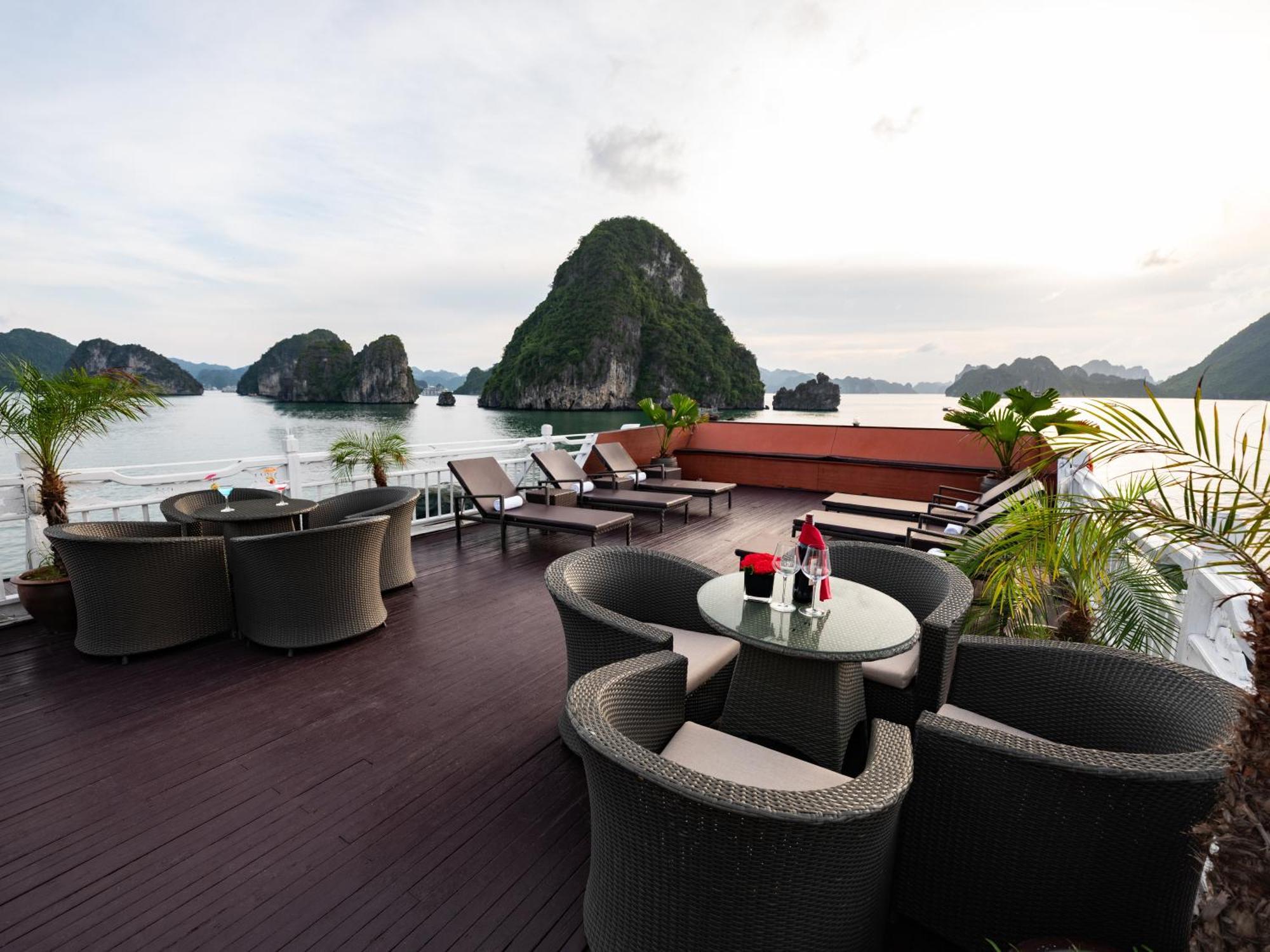 Hera Boutique Cruise Ha Long Bay Экстерьер фото
