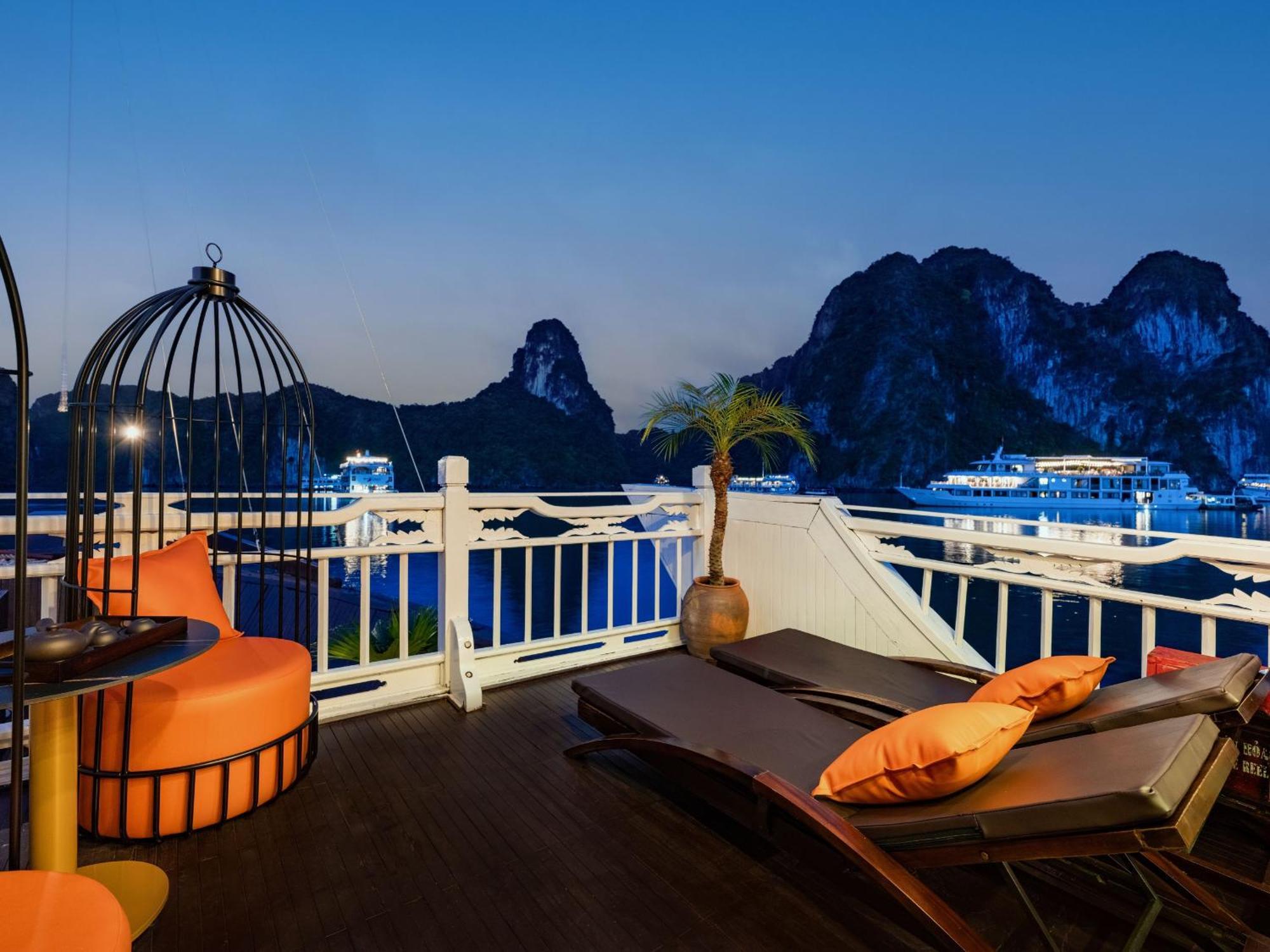 Hera Boutique Cruise Ha Long Bay Экстерьер фото