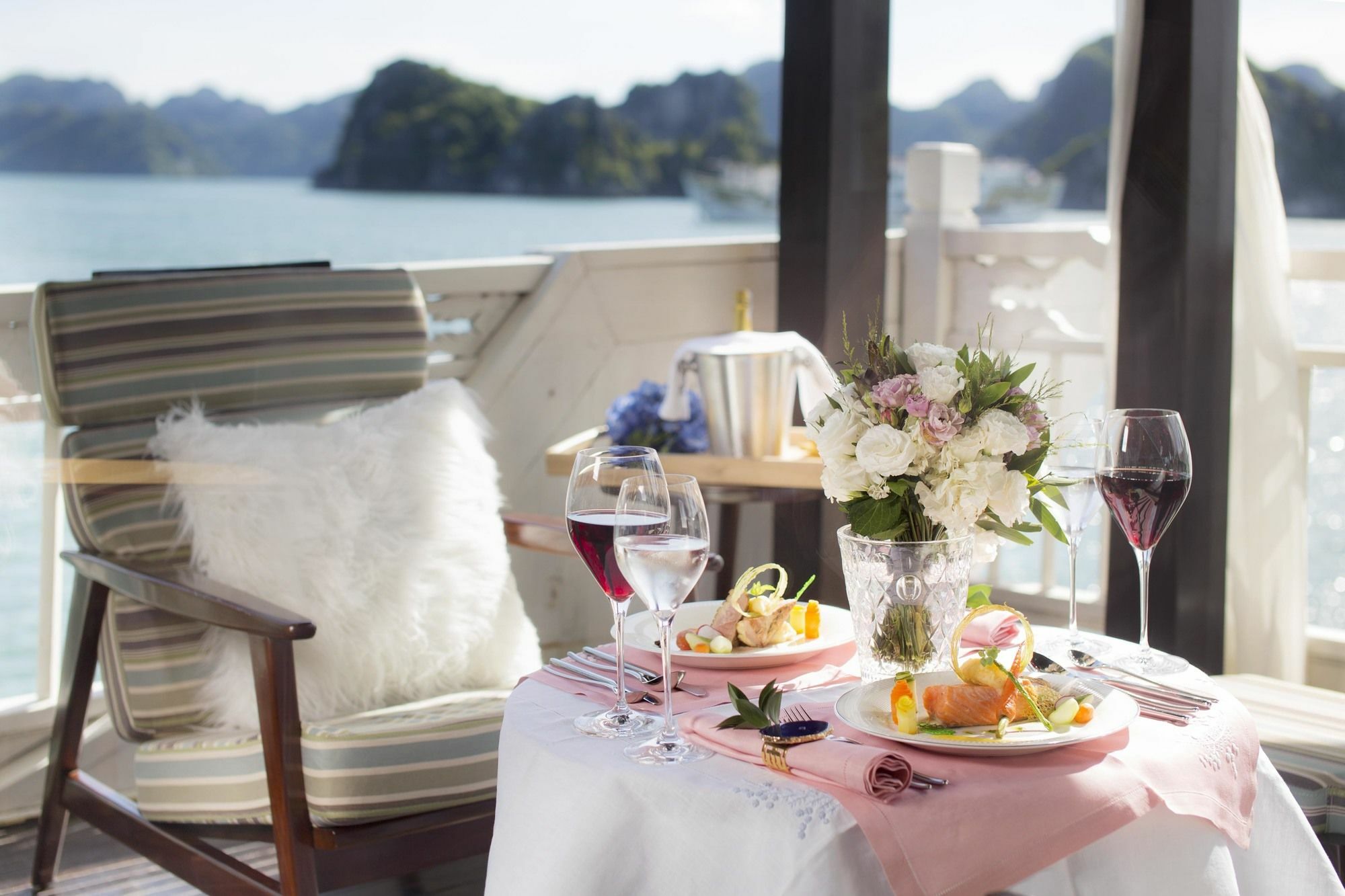 Hera Boutique Cruise Ha Long Bay Экстерьер фото