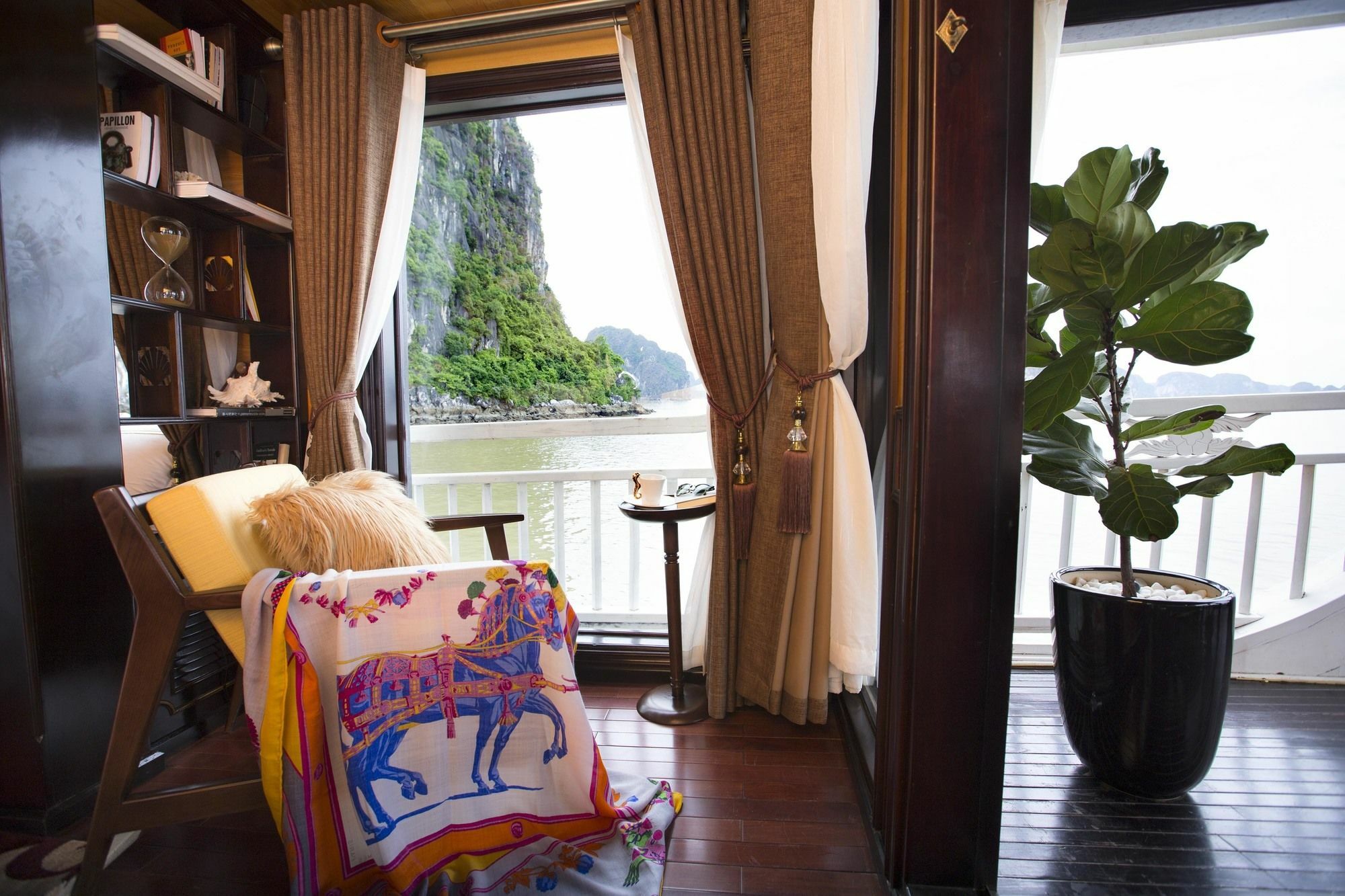 Hera Boutique Cruise Ha Long Bay Экстерьер фото