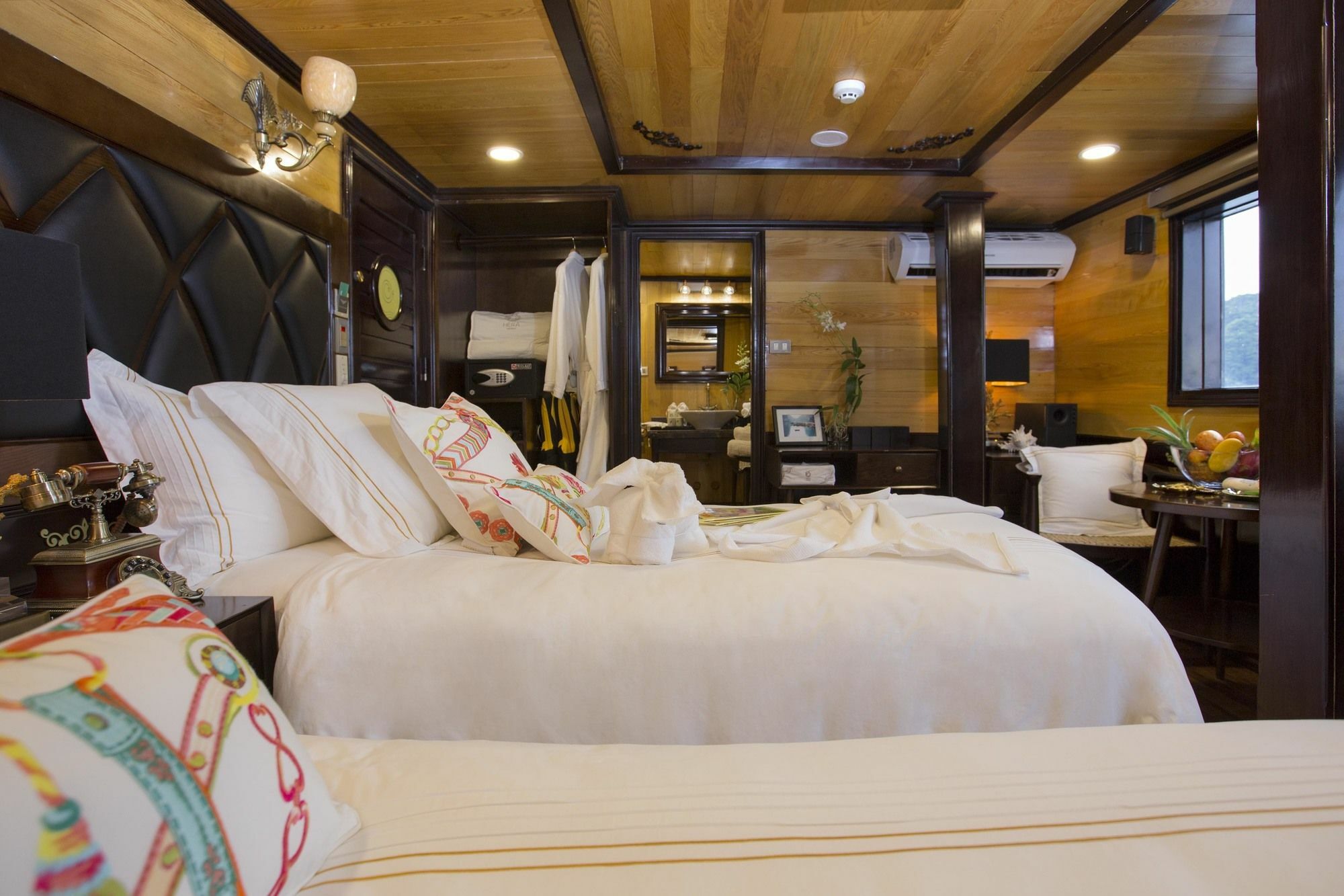 Hera Boutique Cruise Ha Long Bay Экстерьер фото
