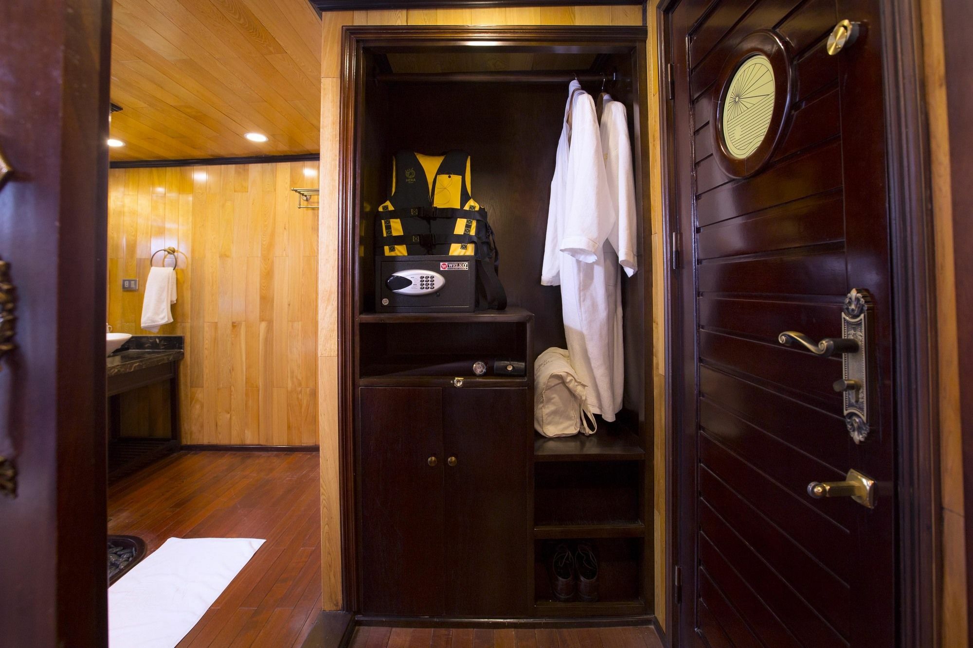 Hera Boutique Cruise Ha Long Bay Экстерьер фото