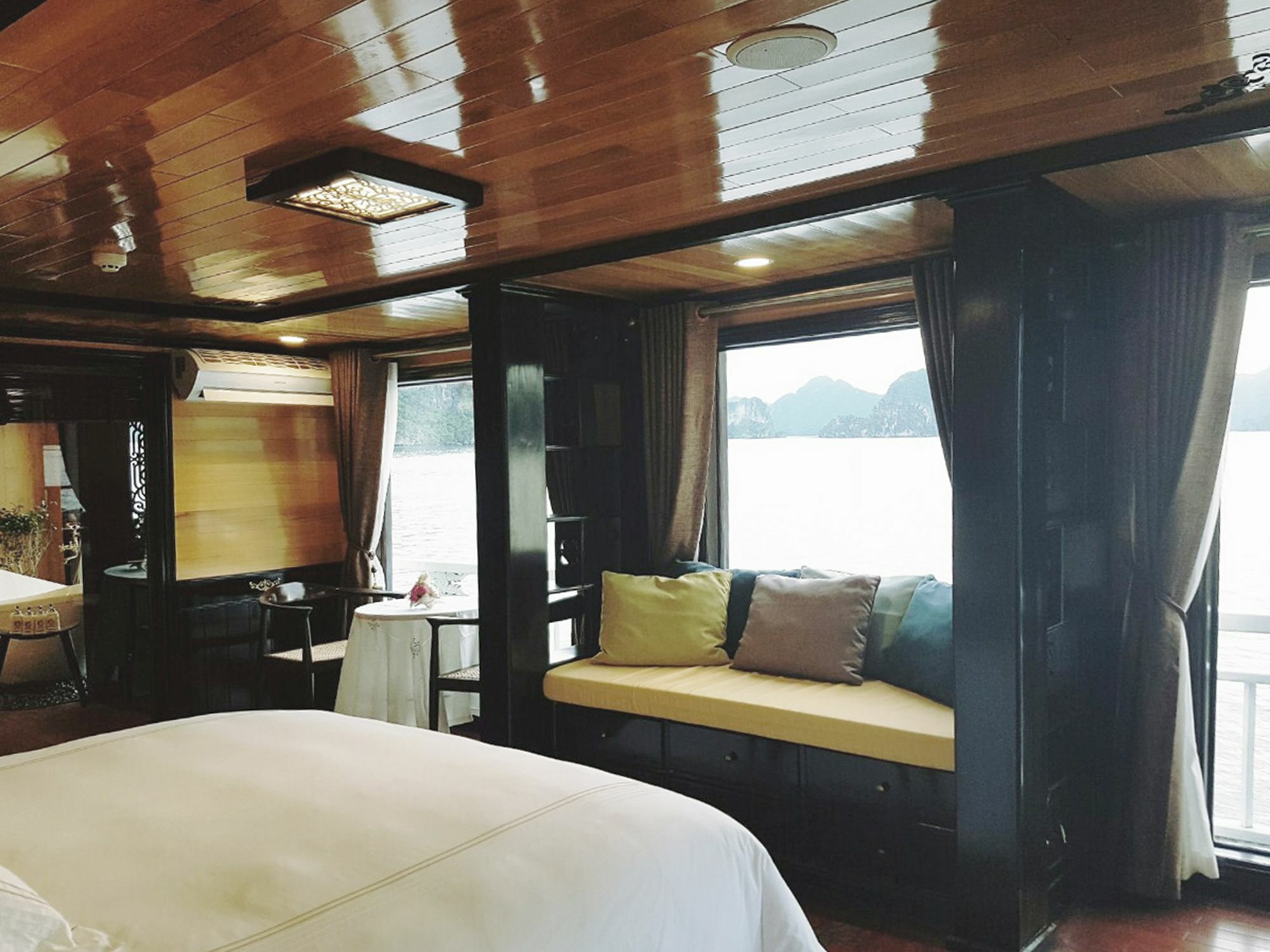 Hera Boutique Cruise Ha Long Bay Экстерьер фото